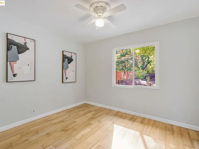 Building Photo - 1431 Sunset Loop