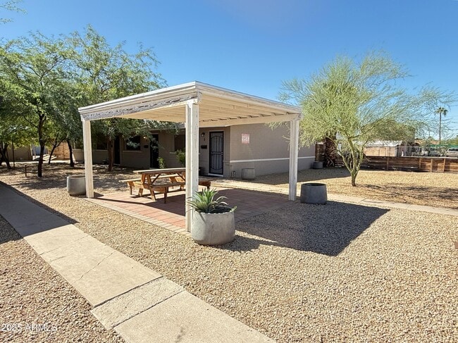 Building Photo - 1625 W Fillmore St