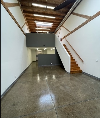 Primary Photo - 805 E. 7th St.