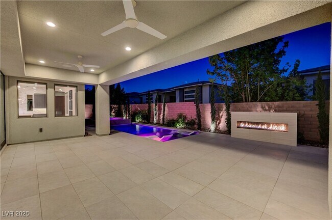 Building Photo - 68 Grey Feather Dr