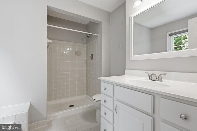 Building Photo - 7690 Green Garland Dr