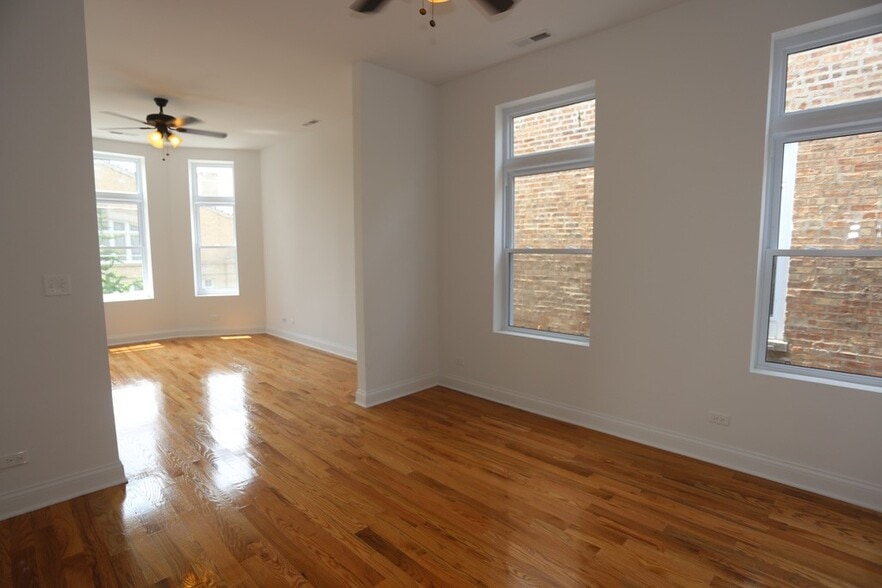 Building Photo - 1706 W Sunnyside Ave