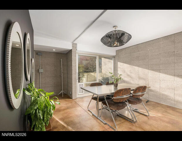 Building Photo - 860 S Center St