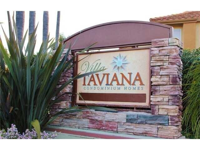 Building Photo - RB Luxury 2 Br Townhome 2 car spots Laundry $3190 TEXT 760-715-5861
