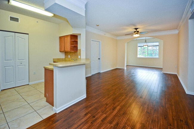 Building Photo - 6203 Myrtlewood Cir W