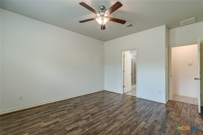 Building Photo - 124 Mary Max Cir
