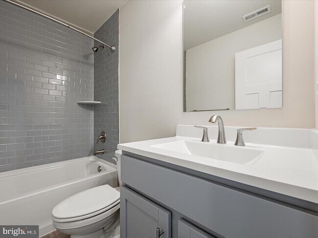 Building Photo - 17 Lyriq Ct