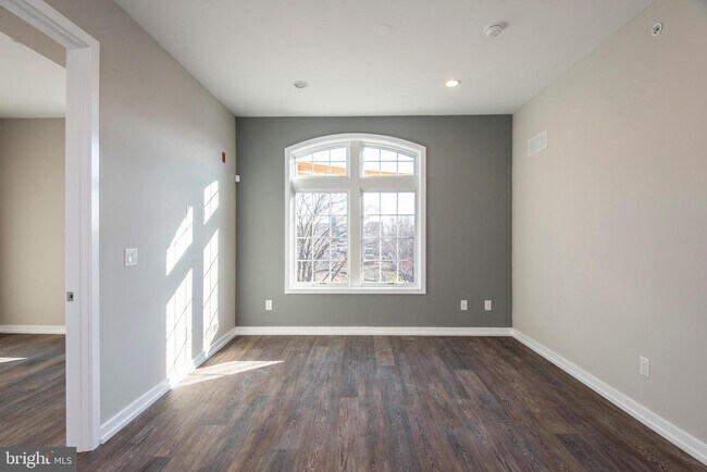 Building Photo - 1340 S 13th St