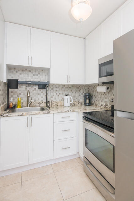 Building Photo - 301 Croton Ave
