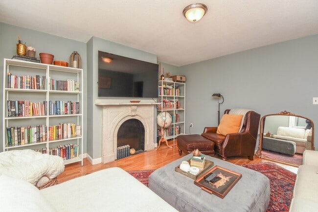 Building Photo - 99 Bartlett St