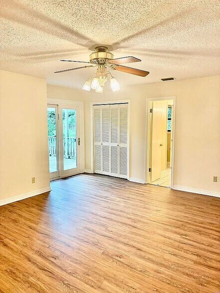 Building Photo - 7221 Lakewood Rd