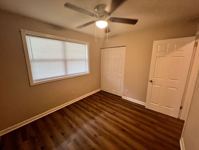 Building Photo - Beautiful Remodel!