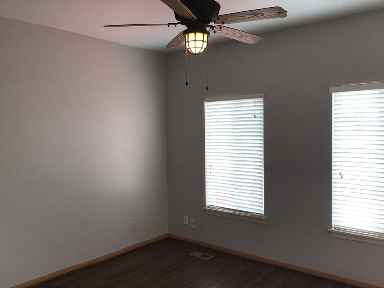 Building Photo - 21343 Earhart Ct