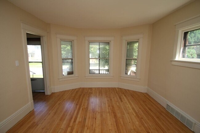 Building Photo - 74th