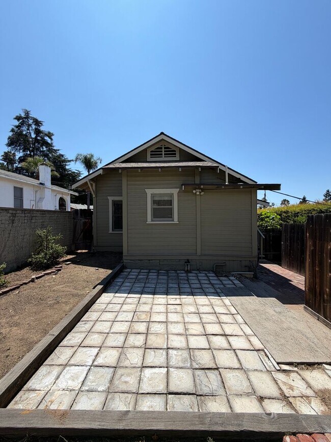 Building Photo - Quaint 2BD/1BA house in La Mesa Village available now for a 1-year lease!