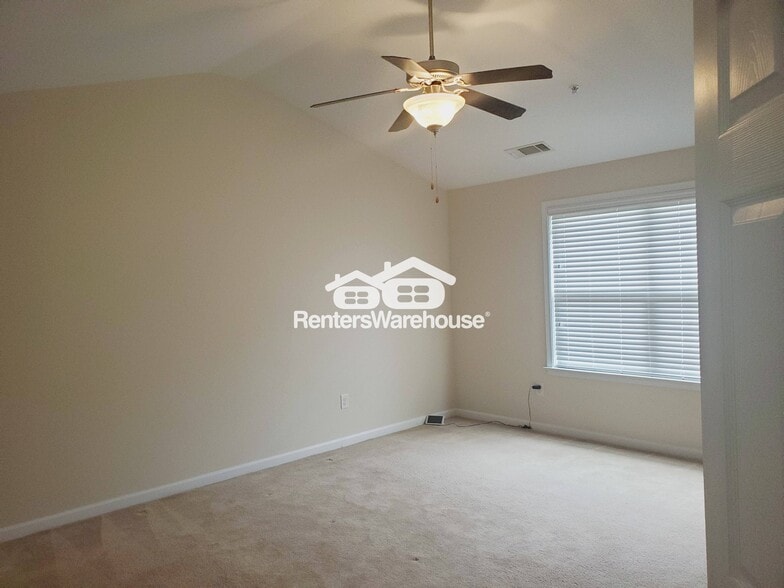 Building Photo - 1592 Richmond Dr