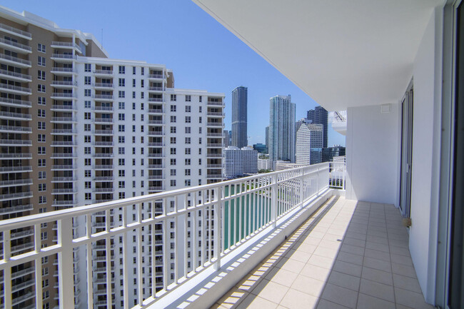 Building Photo - 801 Brickell Key Blvd