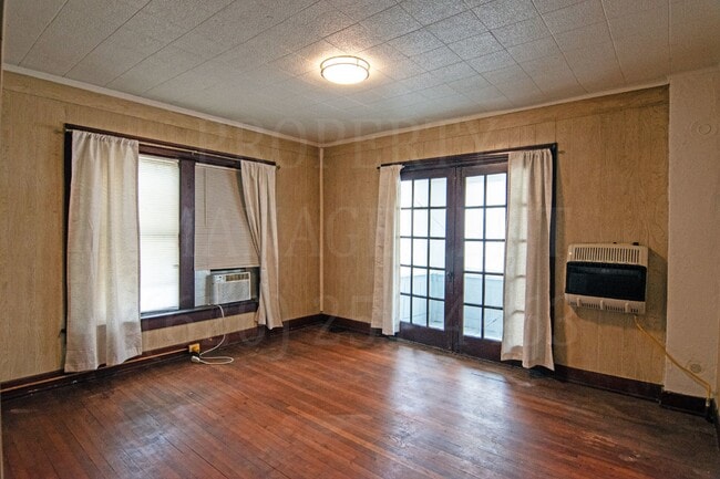 Building Photo - Studio Apartment