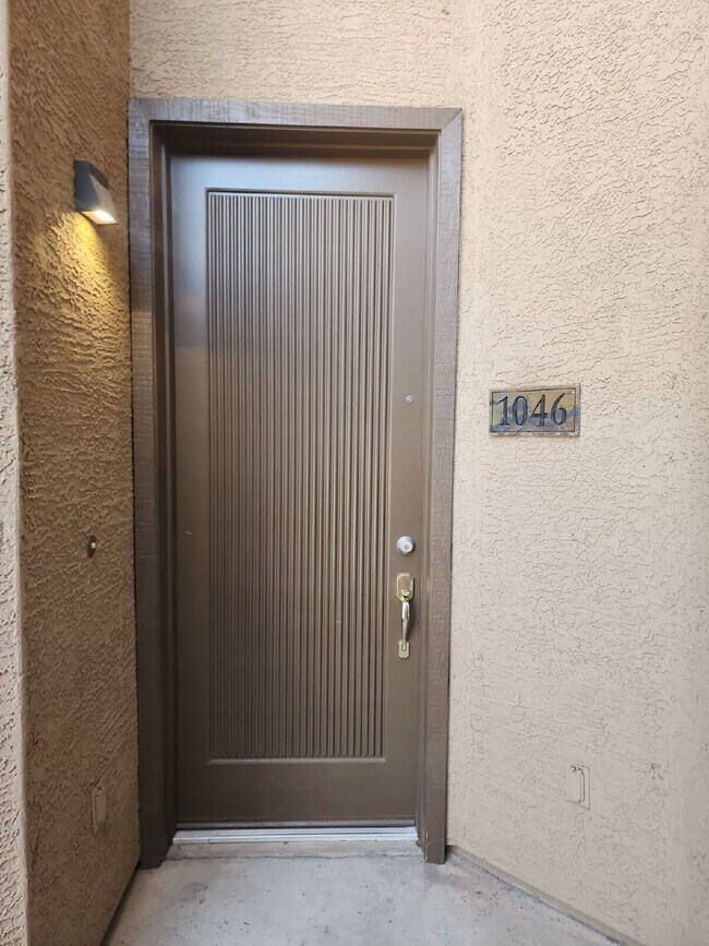 Building Photo - 705 W Queen Creek Rd