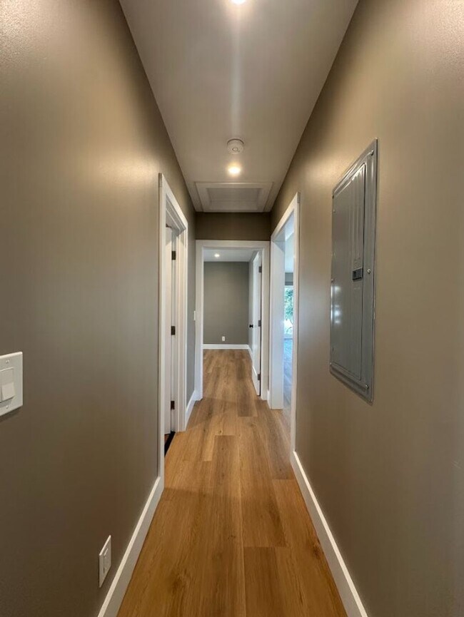 Building Photo - Beautifully Renovated Home in Oakland!