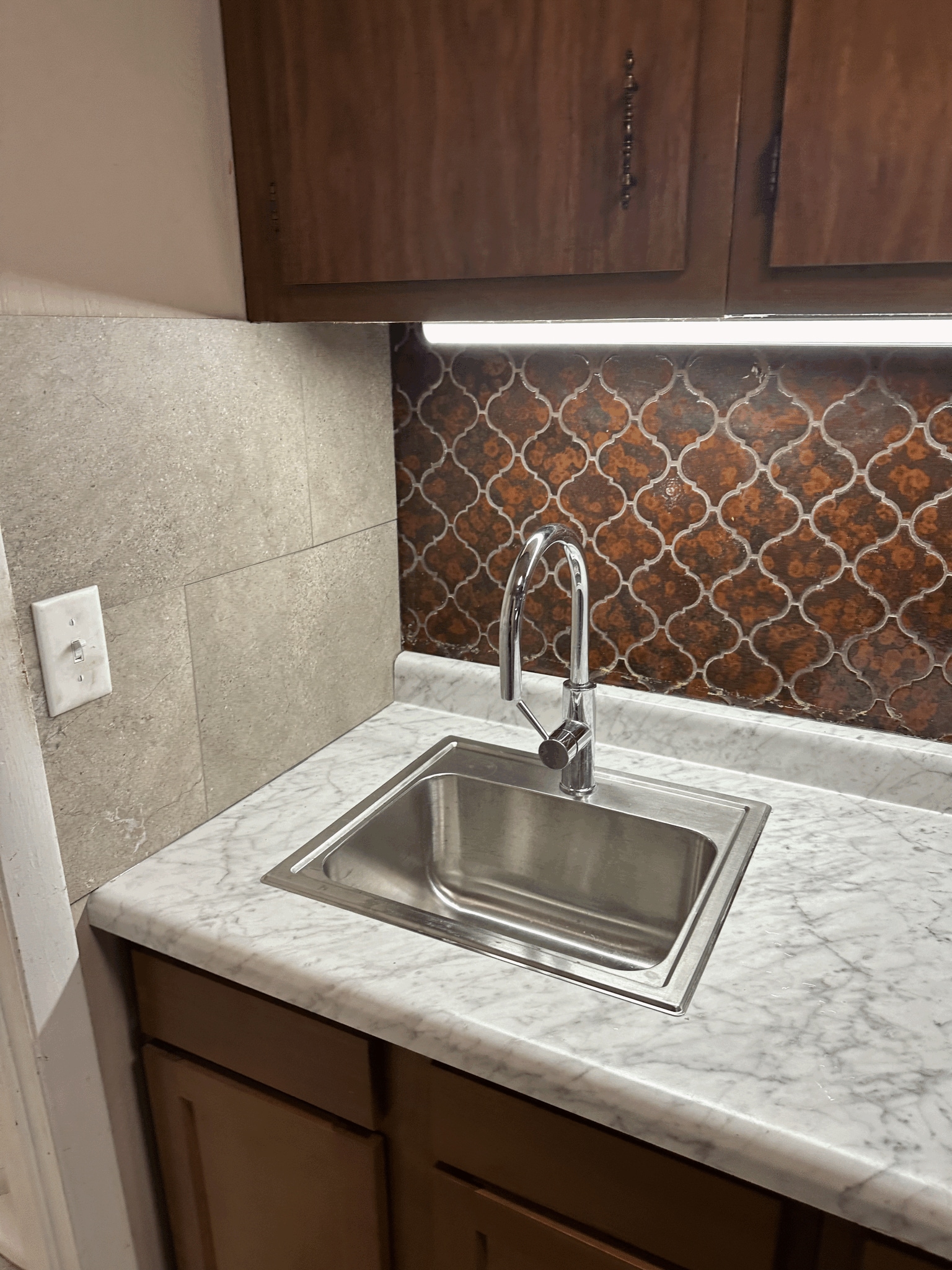 Kitchen sink - 834 S Walnut St