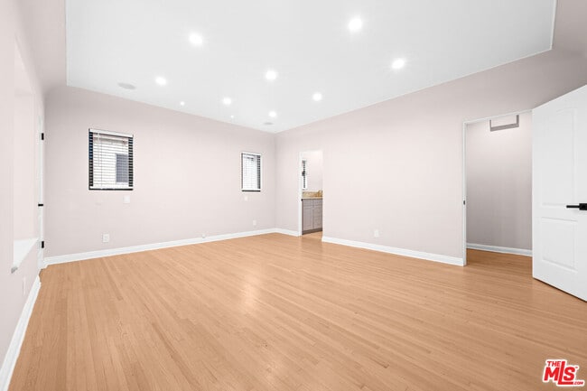 Building Photo - 260 S La Peer Dr