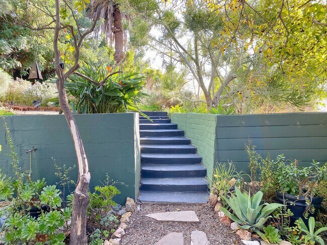 Building Photo - Hillside Los Feliz Cottage w/ Yard, Parking *ALL UTILITIES INCLUDED*