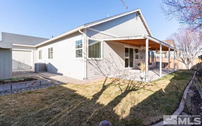 Building Photo - 971 Iris Ln