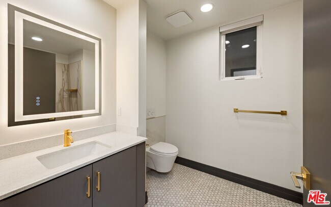 Building Photo - 118 Orlando Ave