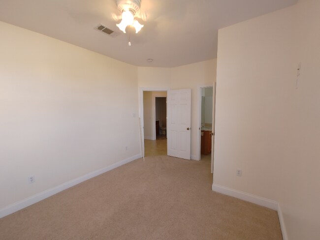 Building Photo - 118 Lakeview Dr