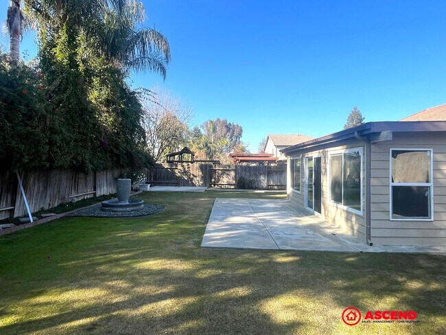 Building Photo - Beautiful 4 Bedroom Home in the Southwest!