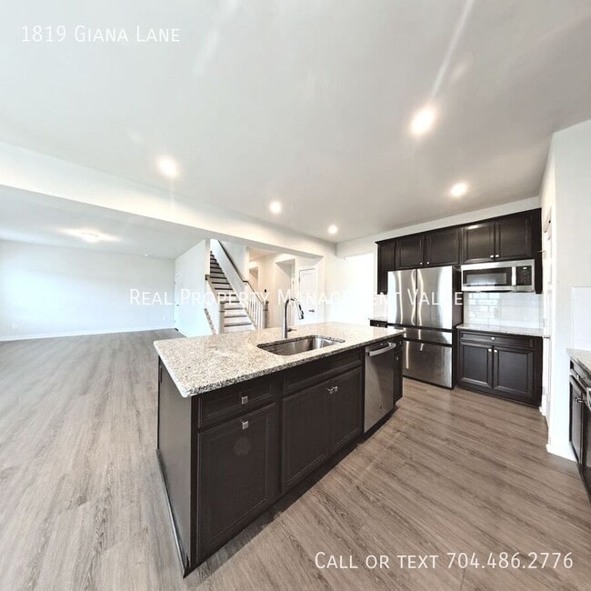 Building Photo - 1819 Giana Ln