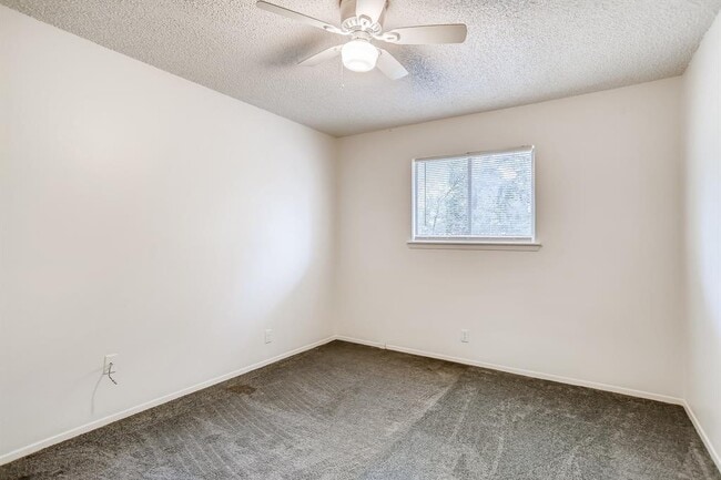 Building Photo - 818 Sahara Ave