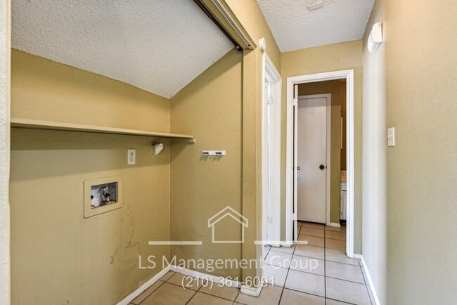 Building Photo - 6704 Windsor Hollow Dr