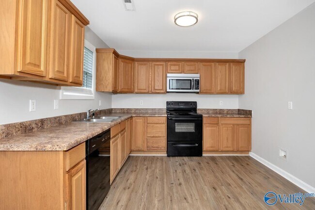 Building Photo - 800 Linwood Dr NW