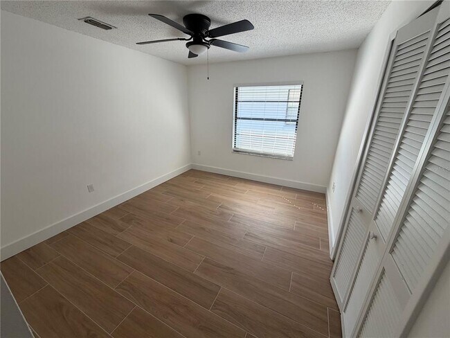 Building Photo - 4352 Sandhurst Dr