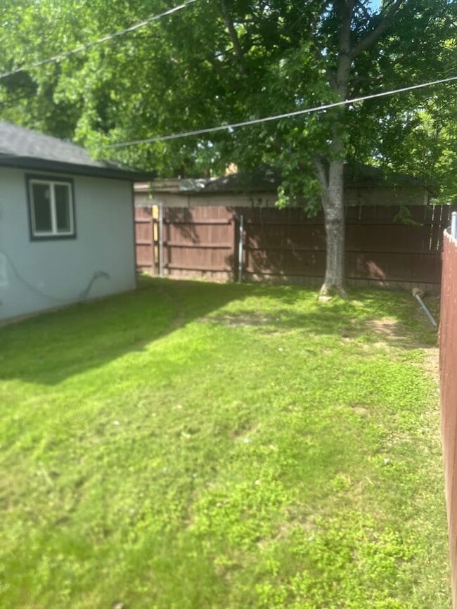 Building Photo - Garage Apartment