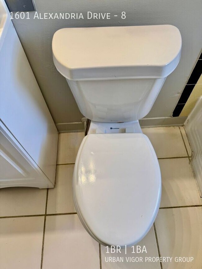 Building Photo - 1601 Alexandria Dr