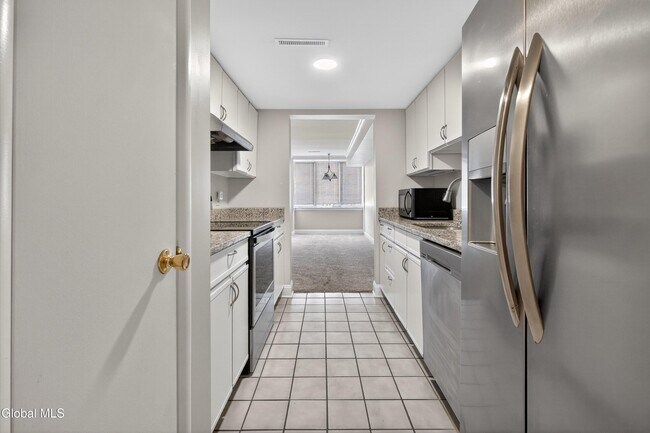 Building Photo - 17 Derby Dr