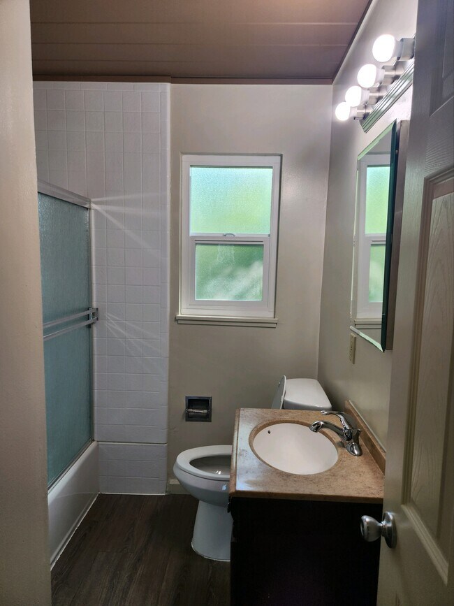 Bathroom - 577 Vista Ave