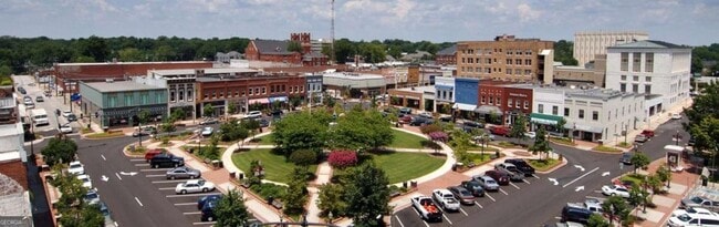 Building Photo - 788 Sherwood Rd N W