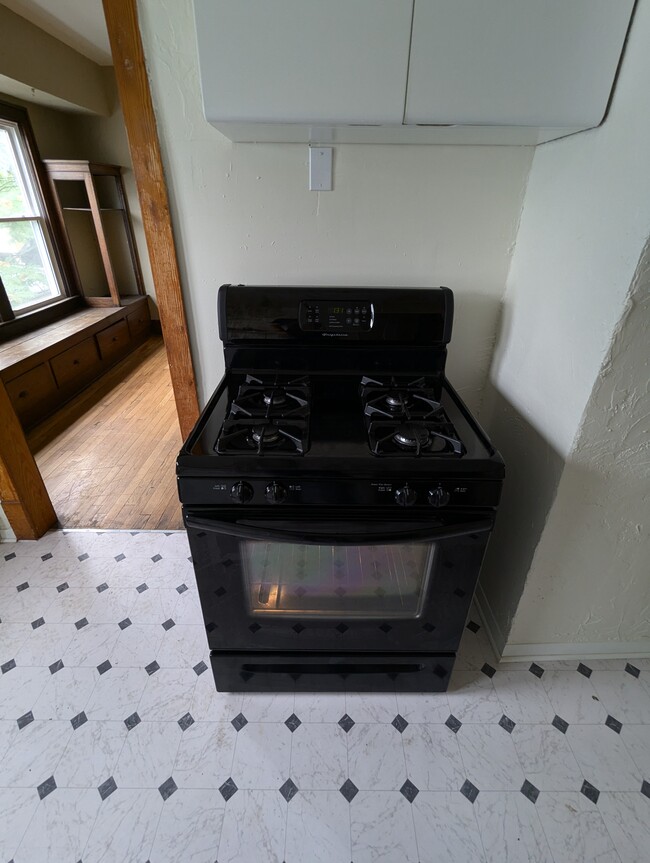 Stove - 3608 Denison Ave