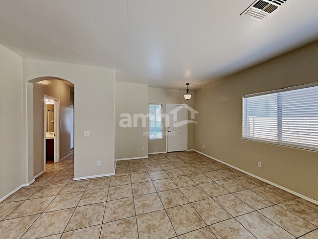 Building Photo - 850 W Vineyard Plains Dr