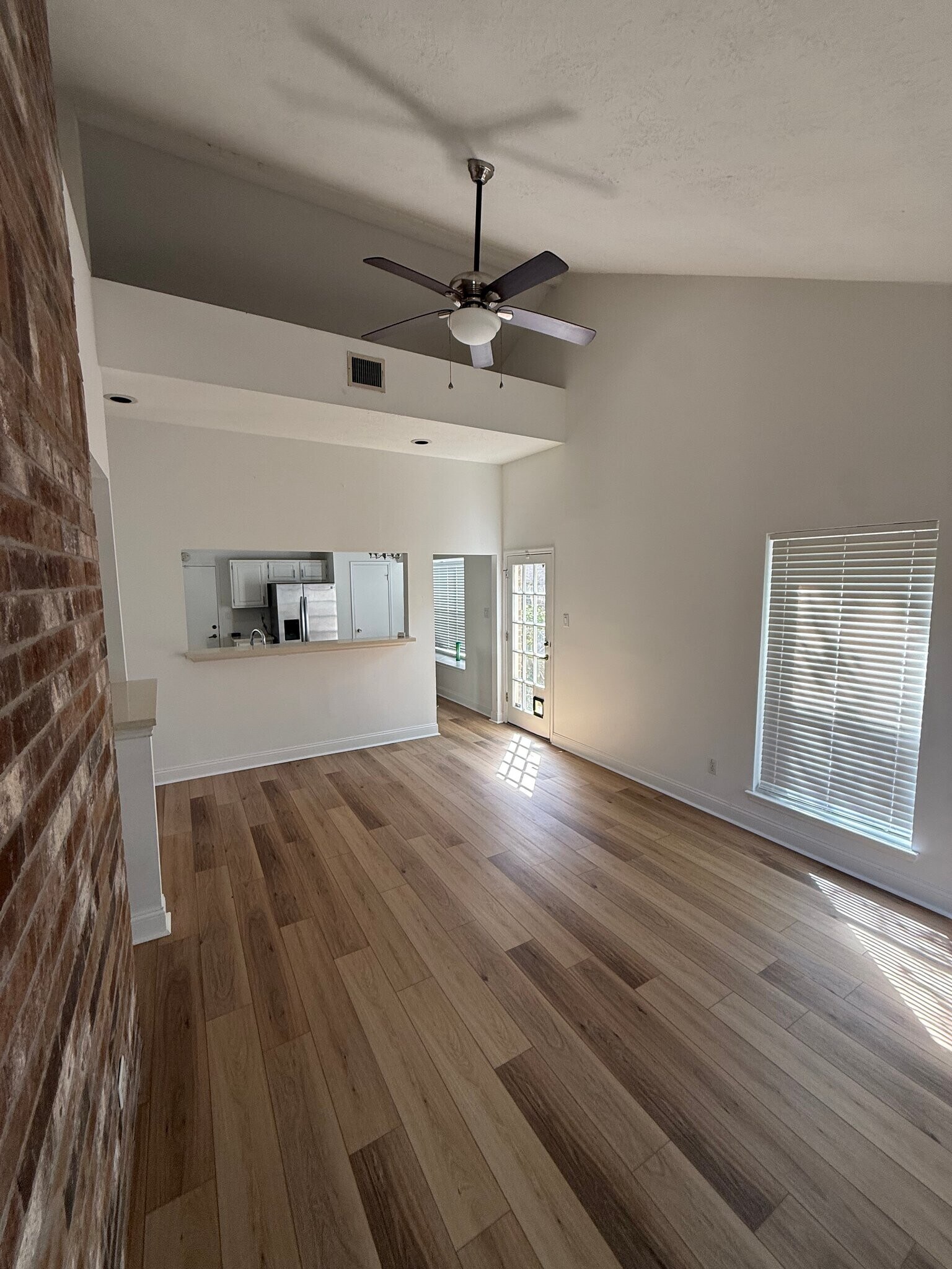 Building Photo - 3211 Mesquite Dr