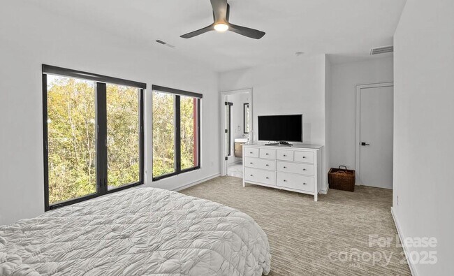 Building Photo - 2712 N Davidson St