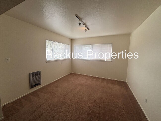 Building Photo - Great one level three bedroom home in South Salinas