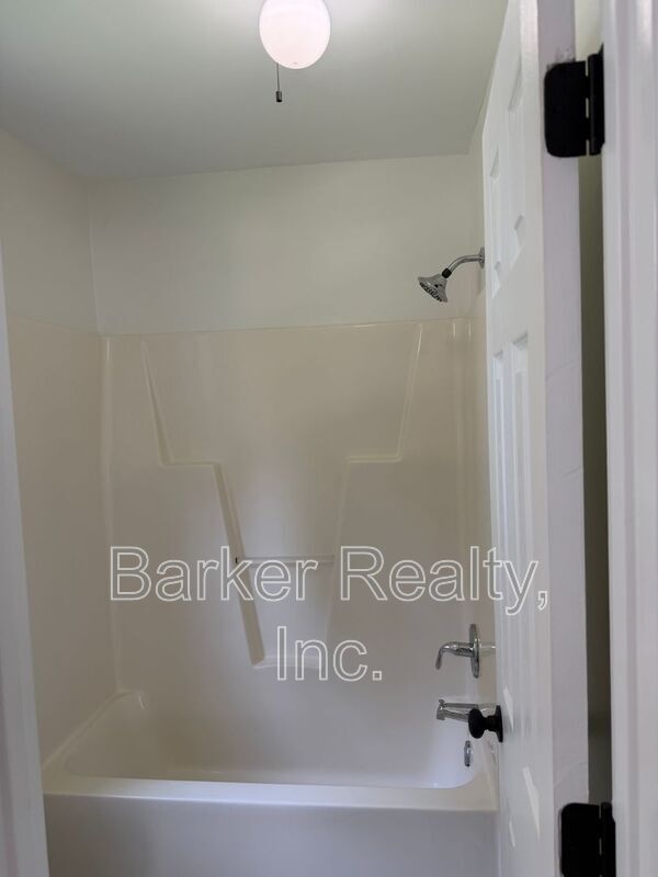 Building Photo - 704 Southampton Dr