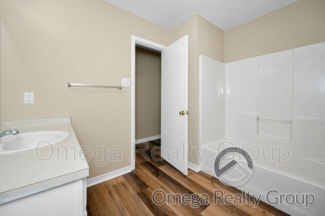 Building Photo - 3020 Barlett Dr