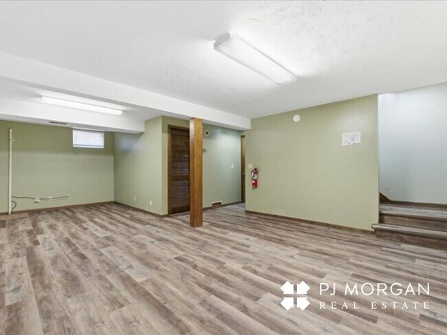 Building Photo - 9524-9526