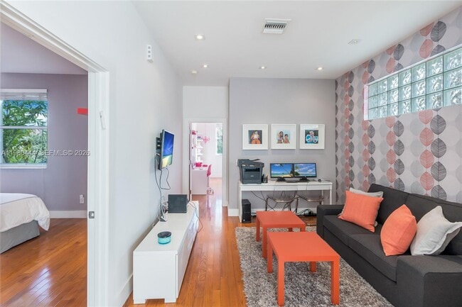 Building Photo - 1651 NE 196th St